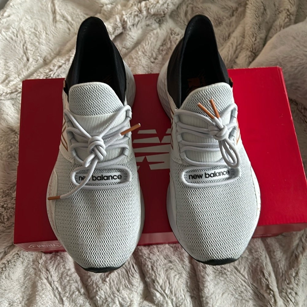 Women’s New Balance fresh foam ROAV sz 8